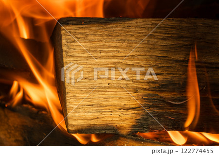 炎 焚き火 炎 焚き火 122774455