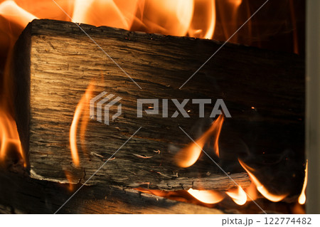 炎　焚き火 122774482