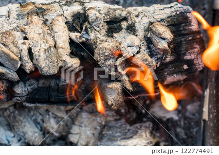 炎　焚き火 122774491