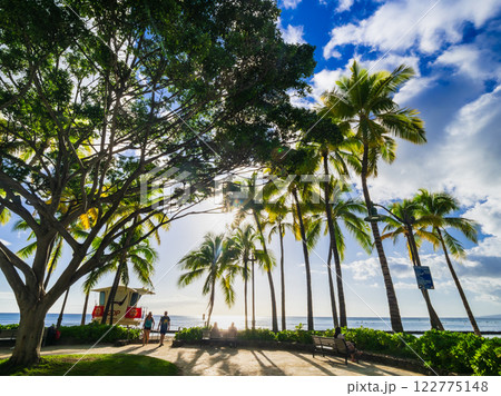 ハワイ ワイキキビーチのサンセット ハワイ ワイキキビーチのサンセット 122775148