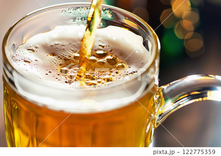 ビールジョッキ 122775359