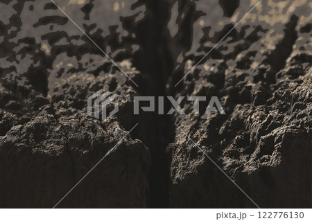 暗く荒々しい岩壁風テクスチャーの写真とイラストの中性的レタッチ＆合成イメージ 122776130