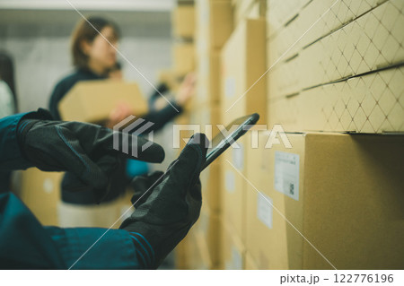 通販事業　スマホピッキング 122776196