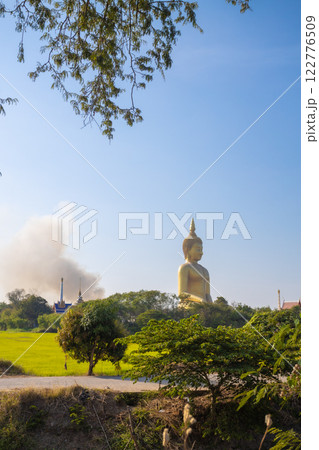 Wat Muang is an old temple in Ang Thong Province. The large Buddha statue was built in 2008. It is the largest in Thailand and is a landmark where you must come to worship and ask for blessings 122776509