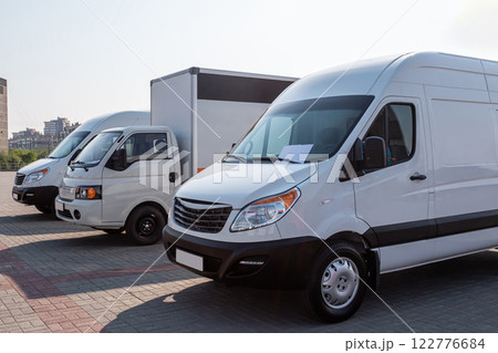 Vans and trucks at the transport exhibition 122776684