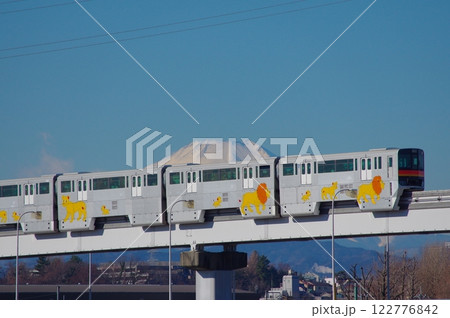 青空と富士山と多摩都市モノレール 122776842