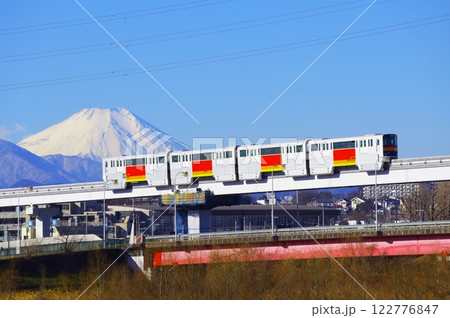 青空と富士山と多摩都市モノレール 122776847