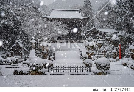 雪化粧された伊奈波神社 雪化粧された伊奈波神社 122777446