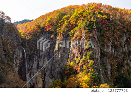 《長野県》紅葉の米子大瀑布・紅葉最盛期 《長野県》紅葉の米子大瀑布・紅葉最盛期 122777798