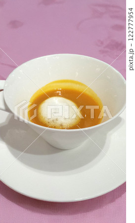 披露宴パーティでの食事（スープ） 122777954