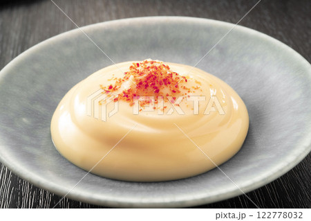 マヨネーズに一味唐辛子のせ 122778032