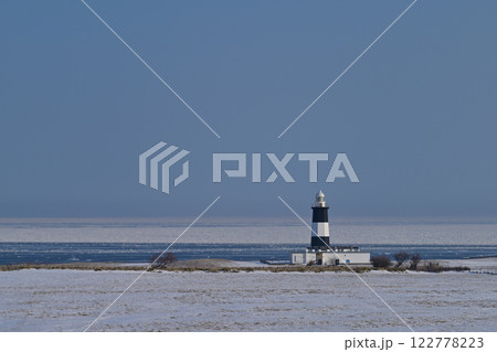能取岬灯台と流氷 122778223