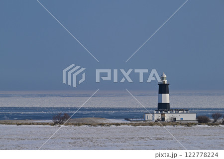 能取岬灯台と流氷 能取岬灯台と流氷 122778224