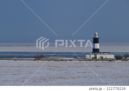 能取岬灯台と流氷 能取岬灯台と流氷 122778226