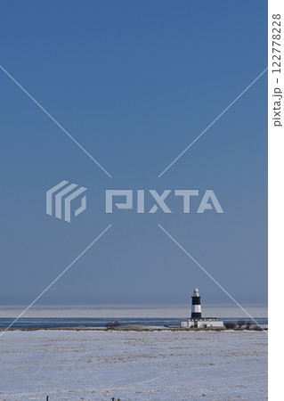 能取岬灯台と流氷 能取岬灯台と流氷 122778228