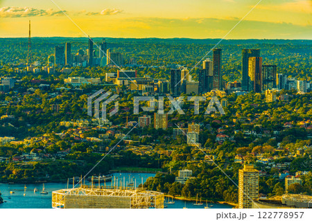 遠景からの都市の風景 122778957
