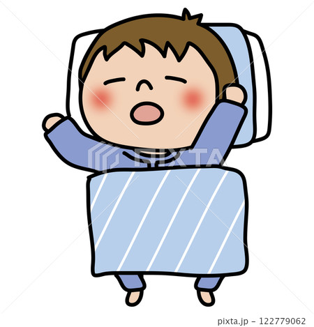 布団で眠る子供（男の子1） 122779062