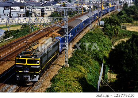 2006年　東海道本線を走るEF81103ブルートレイン日本海4号 122779210