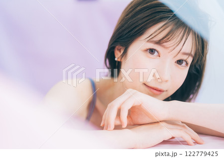 若い女性のビューティーイメージ 122779425