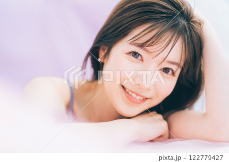 若い女性のビューティーイメージ 122779427