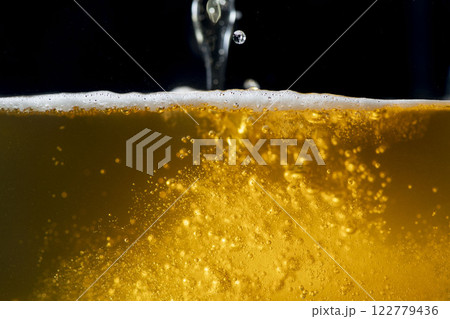 最高にうまい生ビールを注ぐ 最高にうまい生ビールを注ぐ 122779436