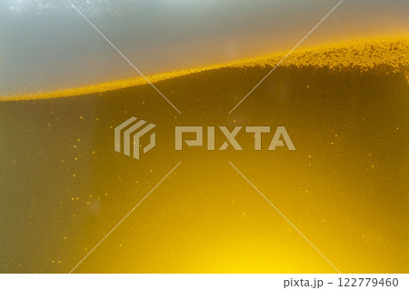 最高にうまい生ビールを注ぐ 122779460