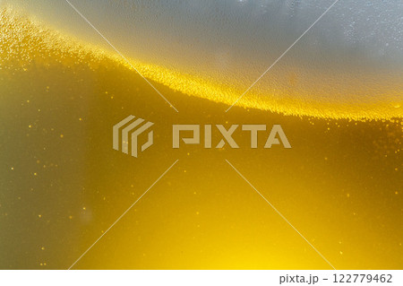 最高にうまい生ビールを注ぐ 122779462