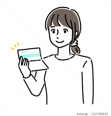 通帳を持つ女性 122780032