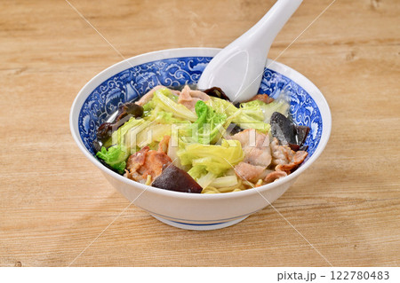 注)湯気は合成です。余りがちな白菜を活用、白菜と豚バラ肉のたんめん、タンメン、 注)湯気は合成です。余りがちな白菜を活用、白菜と豚バラ肉のたんめん、タンメン、 122780483