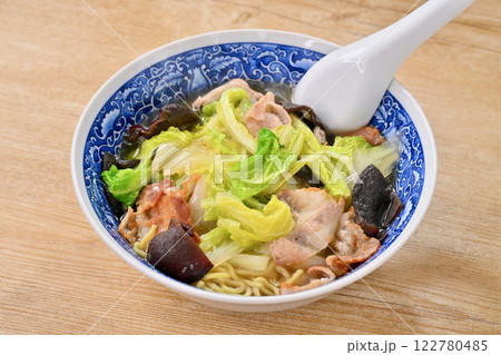 注）湯気は合成です。余りがちな白菜を活用、白菜と豚バラ肉のたんめん、タンメン、 122780485