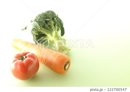 トマト、ニンジン、ブロッコリー 122780547