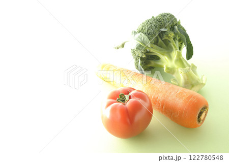トマト、ニンジン、ブロッコリー 122780548