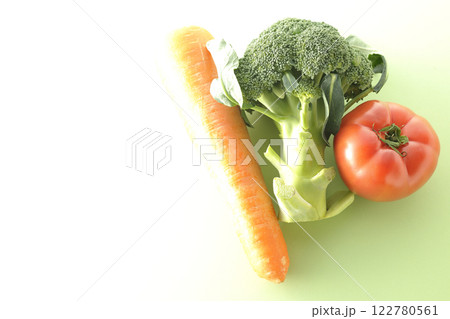 トマト、ニンジン、ブロッコリー 122780561