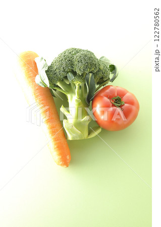 トマト、ニンジン、ブロッコリー 122780562