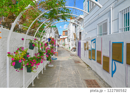 統営の住宅街にある可愛らしい路地裏【韓国/慶尚南道】 統営の住宅街にある可愛らしい路地裏【韓国/慶尚南道】 122780582