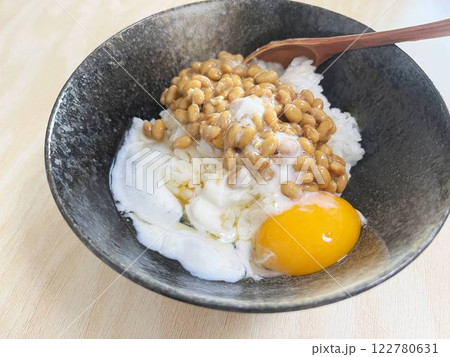納豆たまごかけごはん 122780631