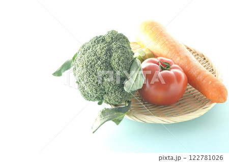 トマト、ニンジン、ブロッコリー 122781026
