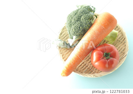 トマト、ニンジン、ブロッコリー トマト、ニンジン、ブロッコリー 122781033