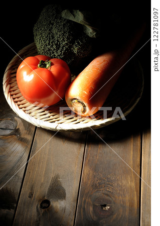 トマト、ニンジン、ブロッコリー 122781097