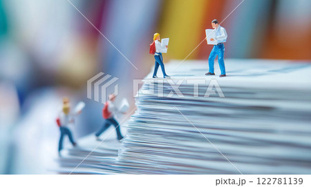 書類に上るミニチュア 書類に上るミニチュア 122781139