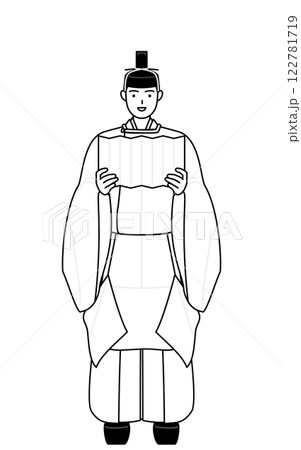 祝詞を奏上する神社の神主、冠と斎服姿 122781719