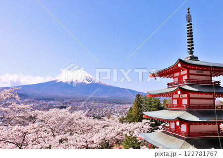 山梨県 満開の桜と五重塔 そして富士山 山梨県 満開の桜と五重塔 そして富士山 122781767