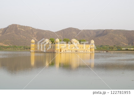 インド　ジャイプール　ジャルマハル 122781955