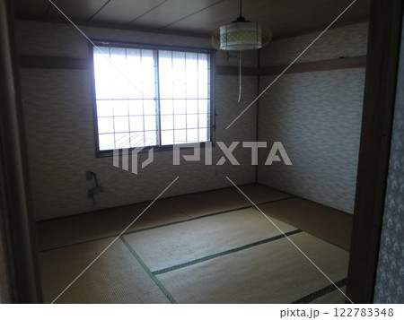 古い和室　和室の部屋　空の部屋 122783348