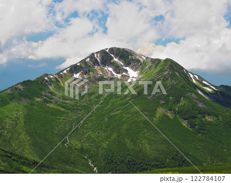 【山の風景】富山県・北アルプス・岩苔乗越からの黒部五郎岳（2023年） 122784107