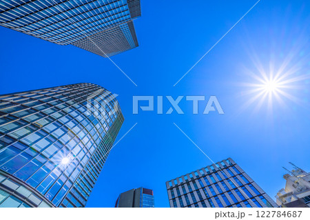 日本の東京都市景観 神田淡路町二丁目のワテラスなどを望む。新時代に希望の光＝10日 122784687