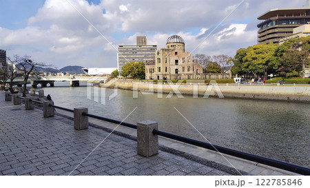 日本　広島県広島市 平和記念公園　原爆ドーム　写真 122785846