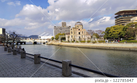 日本　広島県広島市 平和記念公園　原爆ドーム　写真 122785847