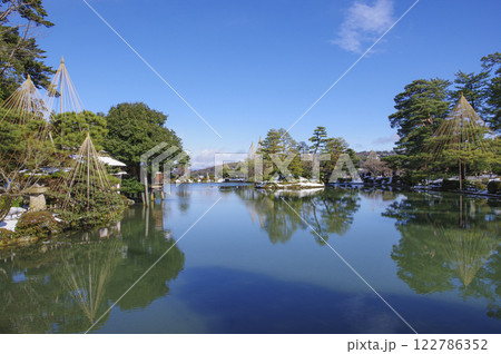 日本三名園の一つである金沢の兼六園 日本三名園の一つである金沢の兼六園 122786352