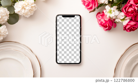 花のテーブルセッティングにスマートフォンを置いたミニマリストな結婚式招待状のモックアップ 花のテーブルセッティングにスマートフォンを置いたミニマリストな結婚式招待状のモックアップ 122786800
